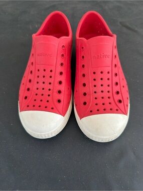 Native Kids Water Shoes Jefferson Slip-On in Red with White Toe